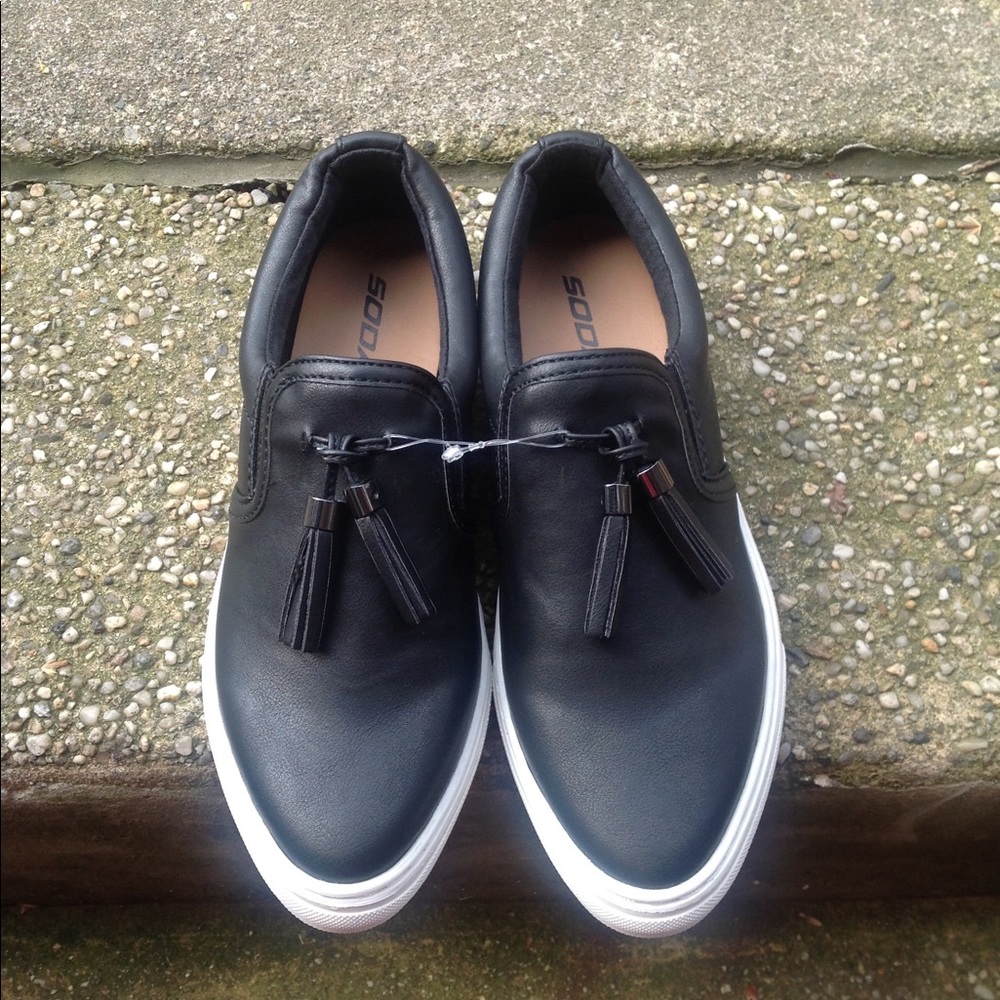 TASSEL SLIP ON SNEAKERS